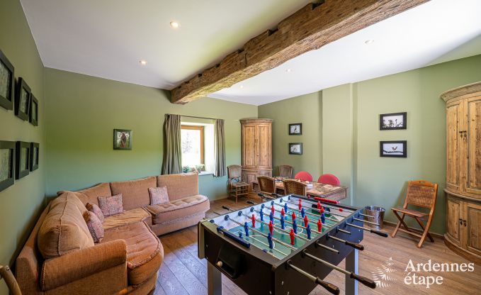 Ruime vakantiewoning in Maredsous voor 18 personen met 6 slaapkamers, 5 badkamers, pizzaoven en grote privtuin nabij Dinant en Mettet
