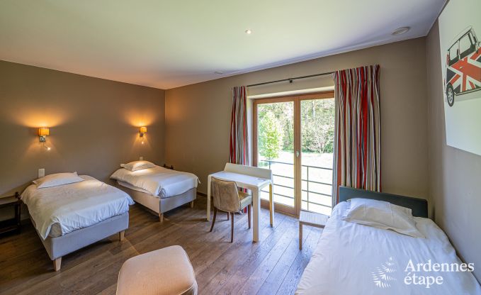 Ruime vakantiewoning in Maredsous voor 18 personen met 6 slaapkamers, 5 badkamers, pizzaoven en grote privtuin nabij Dinant en Mettet