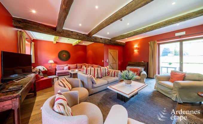 Ruime vakantiewoning in Maredsous voor 18 personen met 6 slaapkamers, 5 badkamers, pizzaoven en grote privtuin nabij Dinant en Mettet