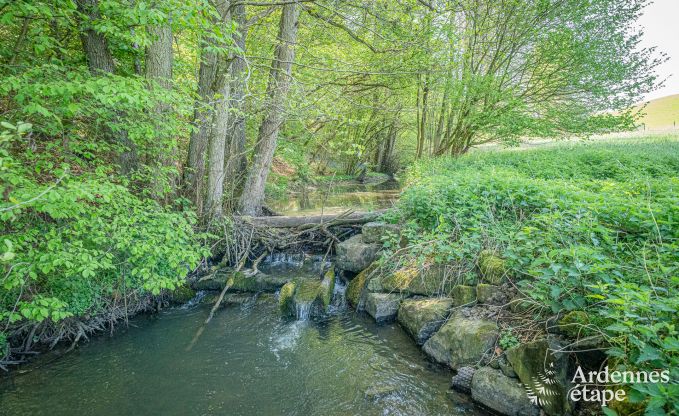 Ruime vakantiewoning in Maredsous voor 18 personen met 6 slaapkamers, 5 badkamers, pizzaoven en grote privtuin nabij Dinant en Mettet