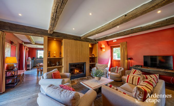 Ruime vakantiewoning in Maredsous voor 18 personen met 6 slaapkamers, 5 badkamers, pizzaoven en grote privtuin nabij Dinant en Mettet