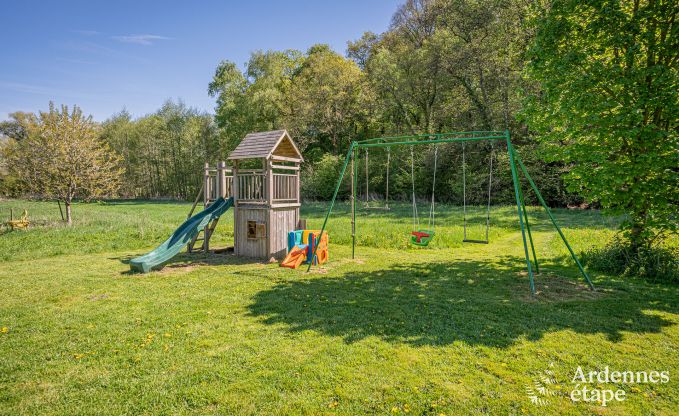 Ruime vakantiewoning in Maredsous voor 18 personen met 6 slaapkamers, 5 badkamers, pizzaoven en grote privtuin nabij Dinant en Mettet