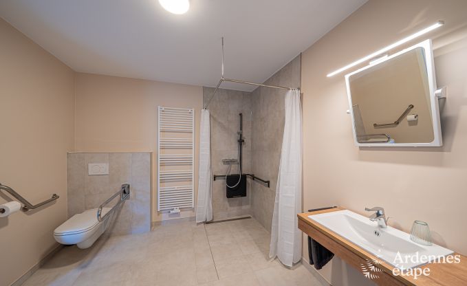 Rolstoeltoegankelijke vakantiewoning in Martelange voor 9 personen met priv�tuin