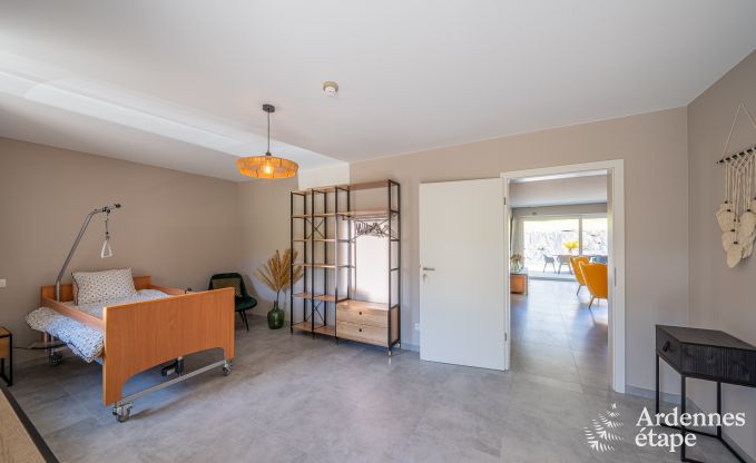 Rolstoeltoegankelijke vakantiewoning in Martelange voor 9 personen met priv�tuin