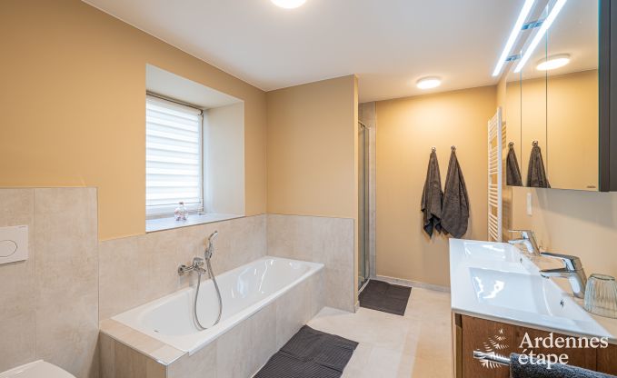 Rolstoeltoegankelijke vakantiewoning in Martelange voor 9 personen met priv�tuin