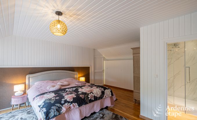 Authentieke vakantiewoning voor 15 met paardenboxen in Mettet, Ardennen