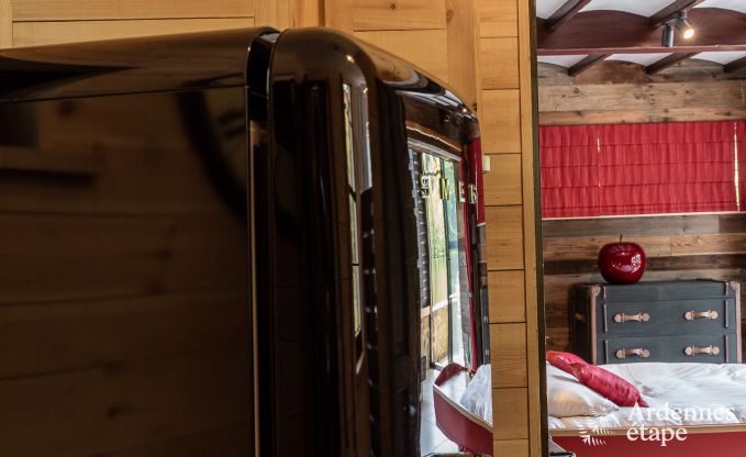 Romantische chalet aan het water voor 2 personen in Momignies