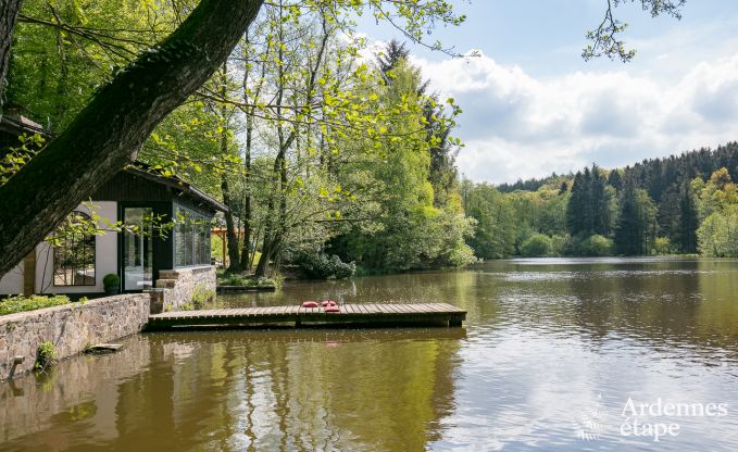Romantische chalet aan het water voor 2 personen in Momignies