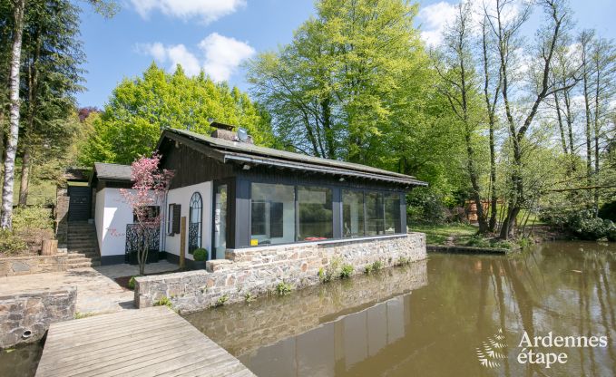 Romantische chalet aan het water voor 2 personen in Momignies
