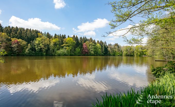 Romantische chalet aan het water voor 2 personen in Momignies
