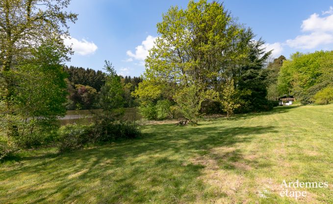 Romantische chalet aan het water voor 2 personen in Momignies