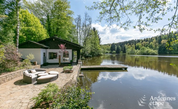 Romantische chalet aan het water voor 2 personen in Momignies