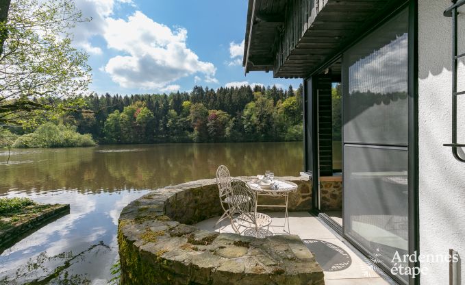 Romantische chalet aan het water voor 2 personen in Momignies