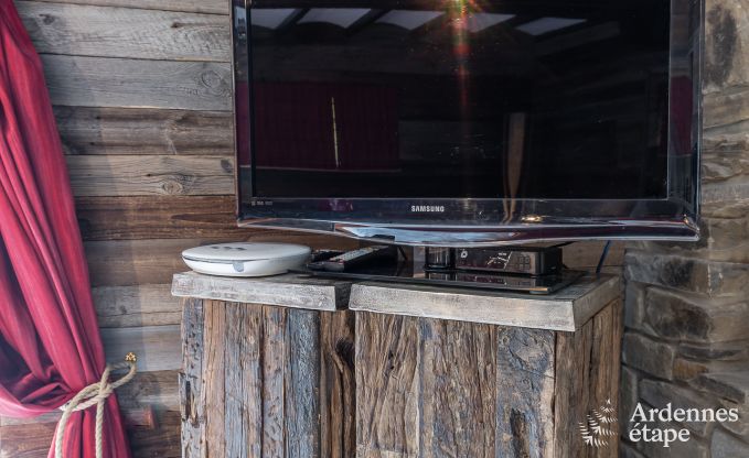 Romantische chalet aan het water voor 2 personen in Momignies