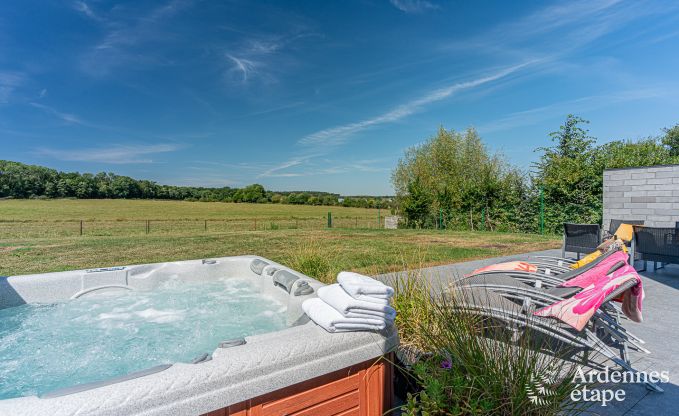 Vakantiehuis in Moustier-en-Fagne voor 14 in de Franse  Ardennen