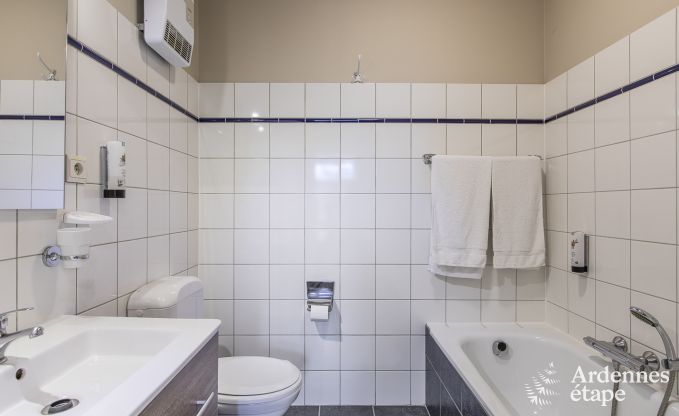 Vakantie midden in de natuur in de Ardennen: ruime villa in Houffalize (Nadrin) voor 28 personen met talrijke voorzieningen en diensten, huisdieren welkom