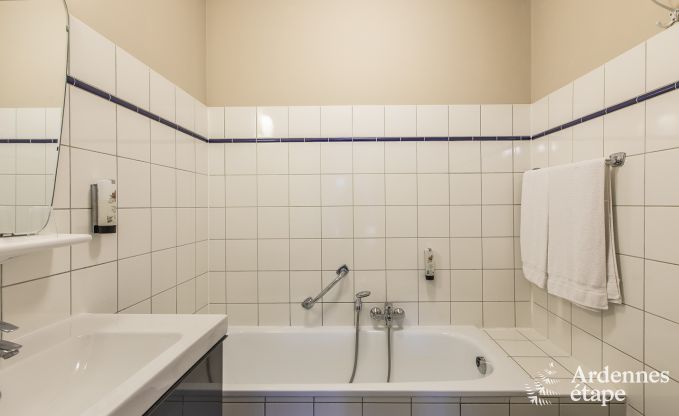 Vakantie midden in de natuur in de Ardennen: ruime villa in Houffalize (Nadrin) voor 28 personen met talrijke voorzieningen en diensten, huisdieren welkom