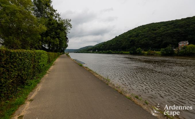 Ruime villa aan het water in Namen voor 25 personen met 8 slaap- en badkamers, priv�tuin en professioneel uitgeruste keuken