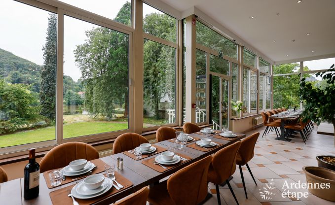 Ruime villa aan het water in Namen voor 25 personen met 8 slaap- en badkamers, priv�tuin en professioneel uitgeruste keuken