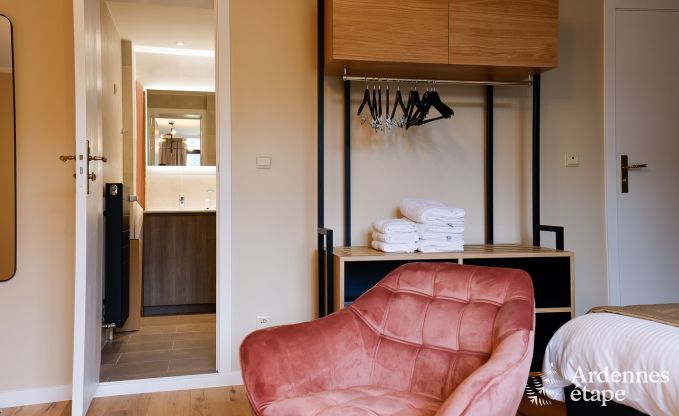 Ruime villa aan het water in Namen voor 25 personen met 8 slaap- en badkamers, priv�tuin en professioneel uitgeruste keuken