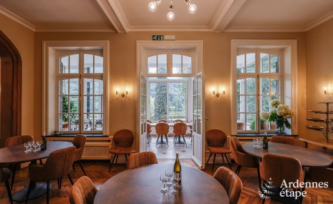 Ruime villa aan het water in Namen voor 25 personen met 8 slaap- en badkamers, priv�tuin en professioneel uitgeruste keuken