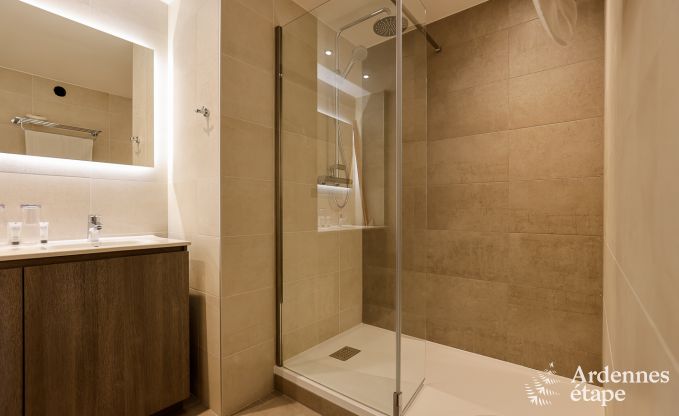 Ruime villa aan het water in Namen voor 25 personen met 8 slaap- en badkamers, priv�tuin en professioneel uitgeruste keuken