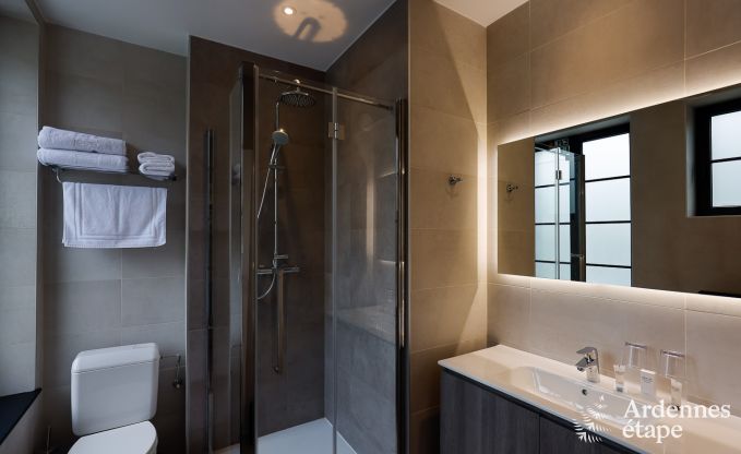 Ruime villa aan het water in Namen voor 25 personen met 8 slaap- en badkamers, priv�tuin en professioneel uitgeruste keuken