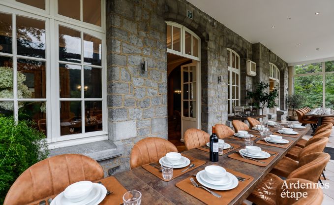 Ruime villa aan het water in Namen voor 25 personen met 8 slaap- en badkamers, priv�tuin en professioneel uitgeruste keuken