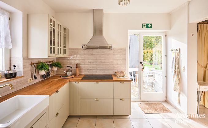 Charmant vakantiehuis voor 8 personen in Hamois met 4 slaapkamers, 3 badkamers, priv�tuin, speelruimte en terras aan het water