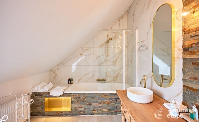 Charmant vakantiehuis voor 8 personen in Hamois met 4 slaapkamers, 3 badkamers, priv�tuin, speelruimte en terras aan het water