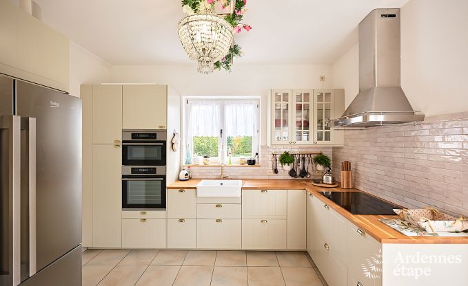 Charmant vakantiehuis voor 8 personen in Hamois met 4 slaapkamers, 3 badkamers, priv�tuin, speelruimte en terras aan het water