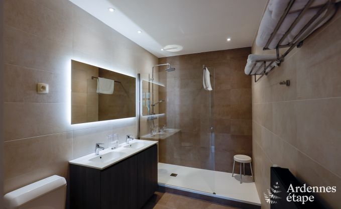 Ruime villa aan het water in Namen voor 25 personen met 8 slaap- en badkamers, priv�tuin en professioneel uitgeruste keuken