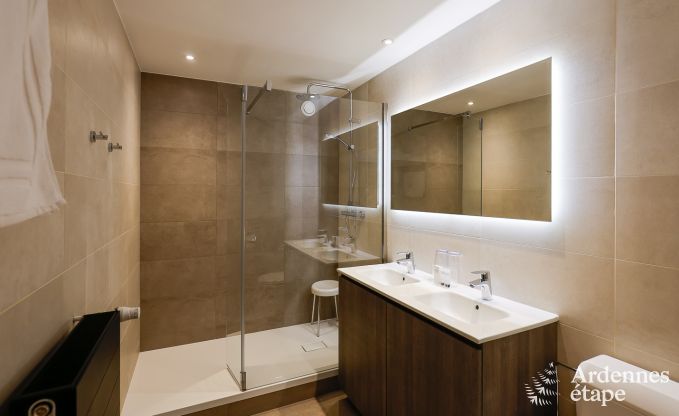 Ruime villa aan het water in Namen voor 25 personen met 8 slaap- en badkamers, priv�tuin en professioneel uitgeruste keuken