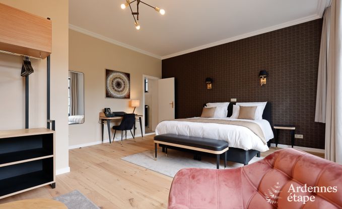 Ruime villa aan het water in Namen voor 25 personen met 8 slaap- en badkamers, priv�tuin en professioneel uitgeruste keuken