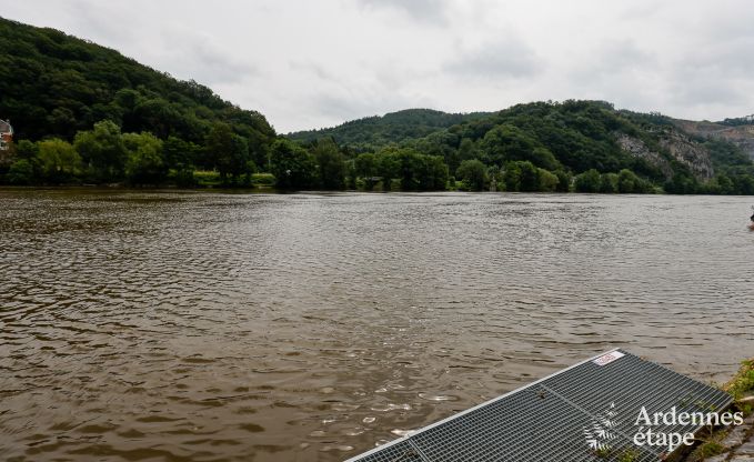 Ruime villa aan het water in Namen voor 25 personen met 8 slaap- en badkamers, priv�tuin en professioneel uitgeruste keuken