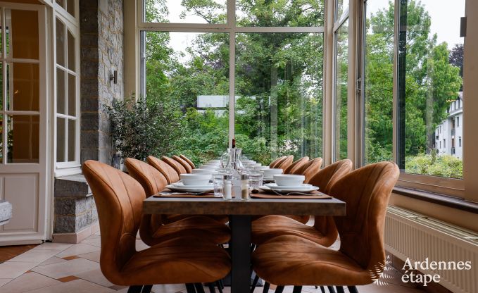 Ruime villa aan het water in Namen voor 25 personen met 8 slaap- en badkamers, priv�tuin en professioneel uitgeruste keuken