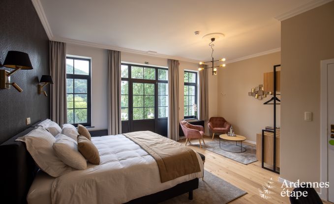 Ruime villa aan het water in Namen voor 25 personen met 8 slaap- en badkamers, priv�tuin en professioneel uitgeruste keuken