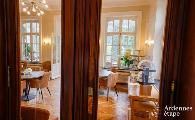 Ruime villa aan het water in Namen voor 25 personen met 8 slaap- en badkamers, priv�tuin en professioneel uitgeruste keuken