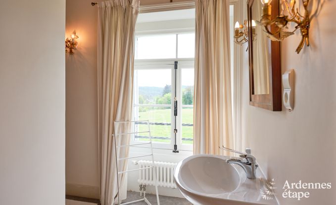 Prachtig gerenoveerd kasteel met zwembad in Nassogne, Ardennen