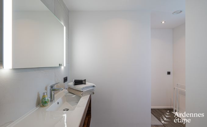 Luxe villa met binnenzwembad in Neufch�teau voor 8 personen, perfect voor gezinnen en koppels