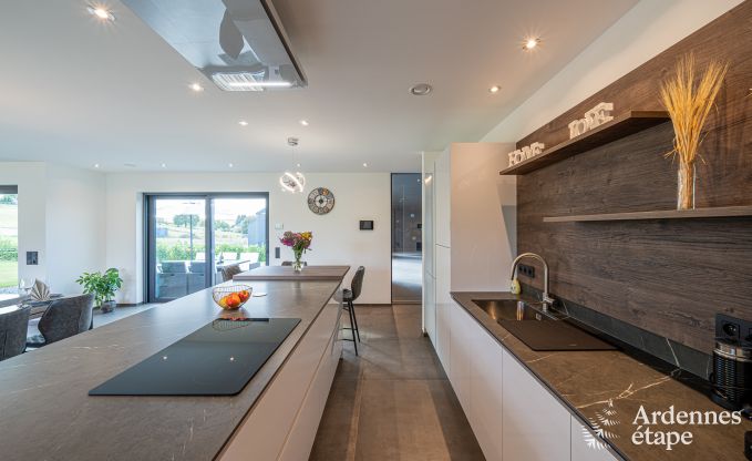 Luxe villa met binnenzwembad in Neufch�teau voor 8 personen, perfect voor gezinnen en koppels