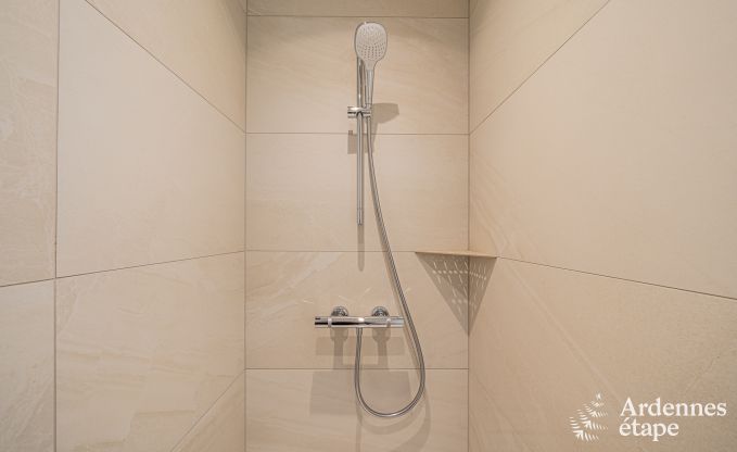 Luxe villa met binnenzwembad in Neufch�teau voor 8 personen, perfect voor gezinnen en koppels