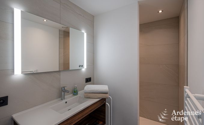 Luxe villa met binnenzwembad in Neufch�teau voor 8 personen, perfect voor gezinnen en koppels