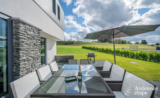Luxe villa met binnenzwembad in Neufch�teau voor 8 personen, perfect voor gezinnen en koppels