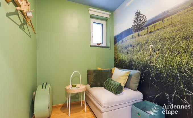 Comfortabel vakantiehuis in Neufchateau, ideaal voor 15 personen, met bubbelbad, sauna en speelvoorzieningen