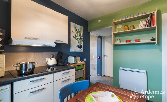 Comfortabel vakantiehuis in Neufchateau, ideaal voor 15 personen, met bubbelbad, sauna en speelvoorzieningen