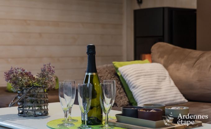 Comfortabel vakantiehuis in Neufchateau, ideaal voor 15 personen, met bubbelbad, sauna en speelvoorzieningen