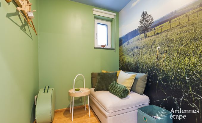 Comfortabel vakantiehuis in Neufchateau, ideaal voor 15 personen, met bubbelbad, sauna en speelvoorzieningen