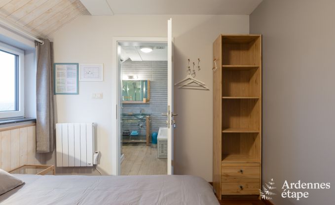 Comfortabel vakantiehuis in Neufchateau, ideaal voor 15 personen, met bubbelbad, sauna en speelvoorzieningen