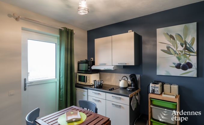 Comfortabel vakantiehuis in Neufchateau, ideaal voor 15 personen, met bubbelbad, sauna en speelvoorzieningen